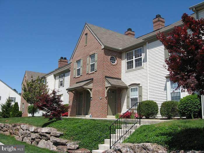 852 Fernleigh Place - Photo 1