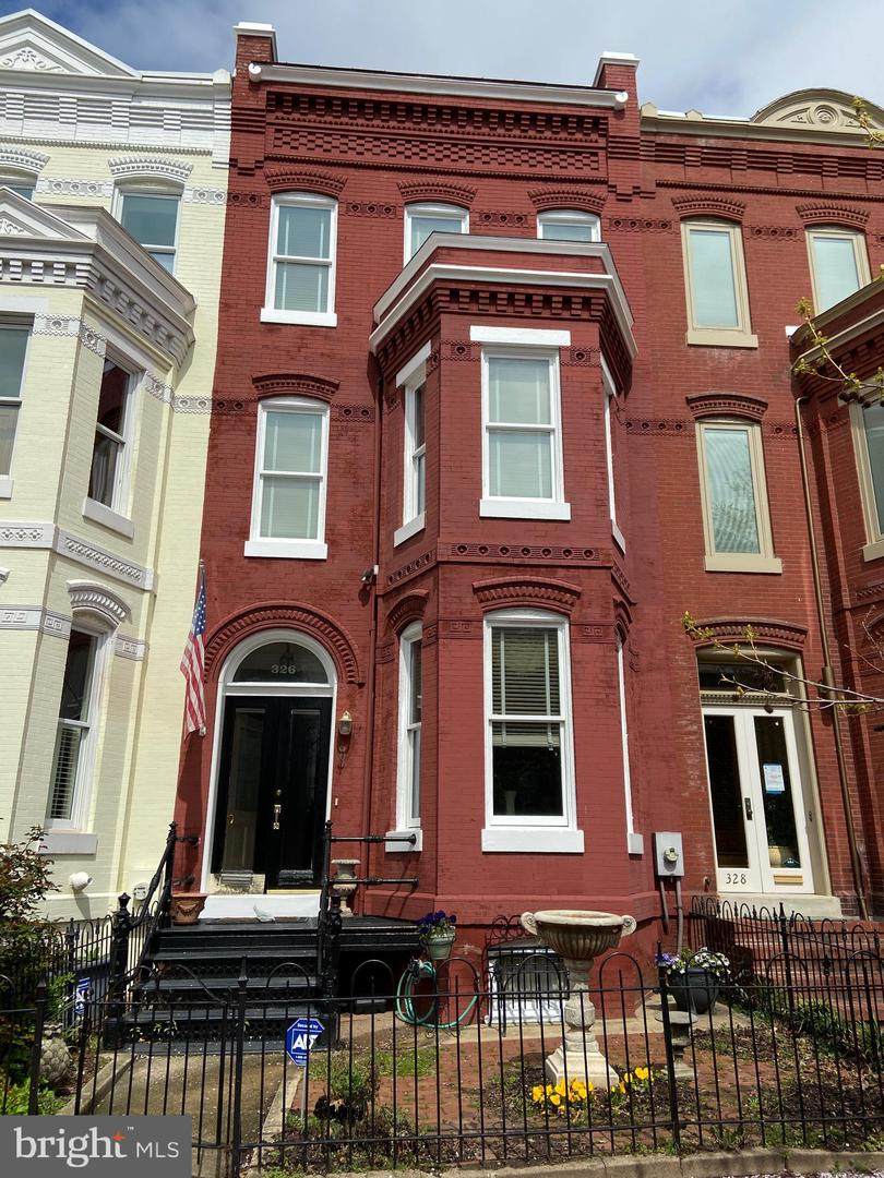 326 E Street - Photo 1