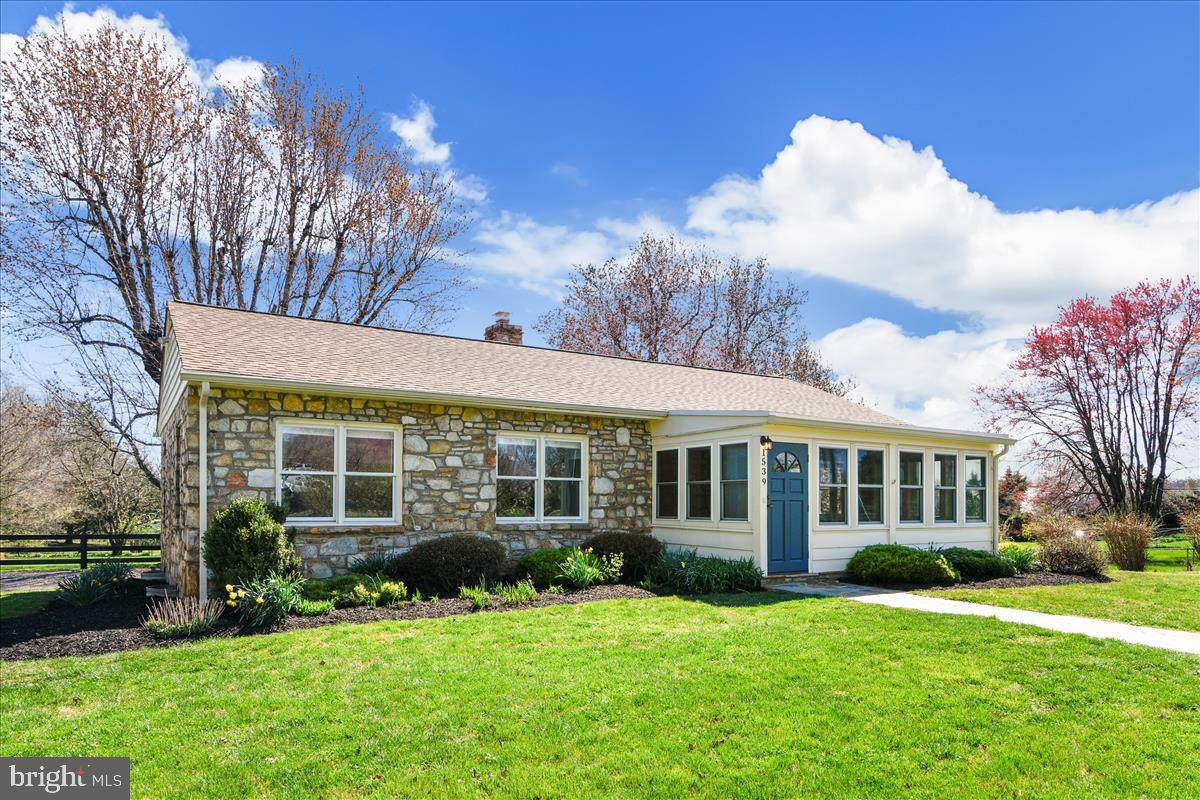 1539 Easton Lane - Photo 1