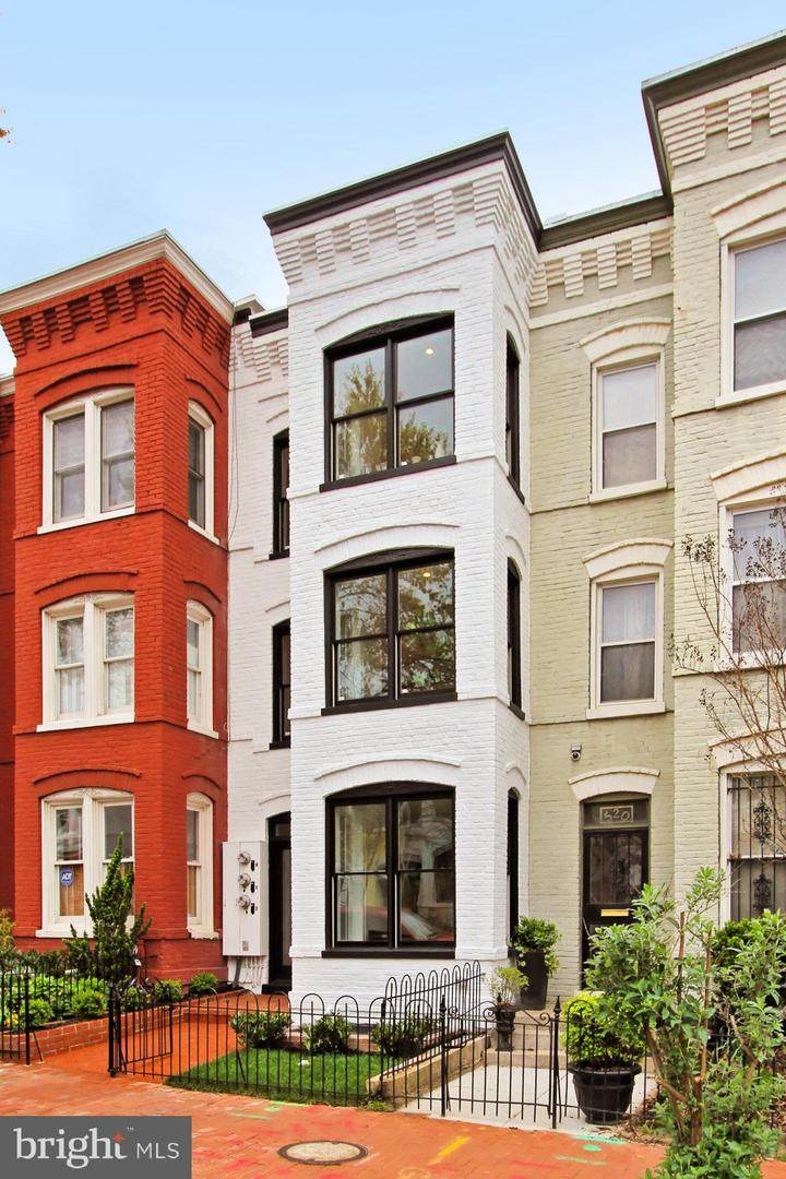 518 6TH Street - Photo 1
