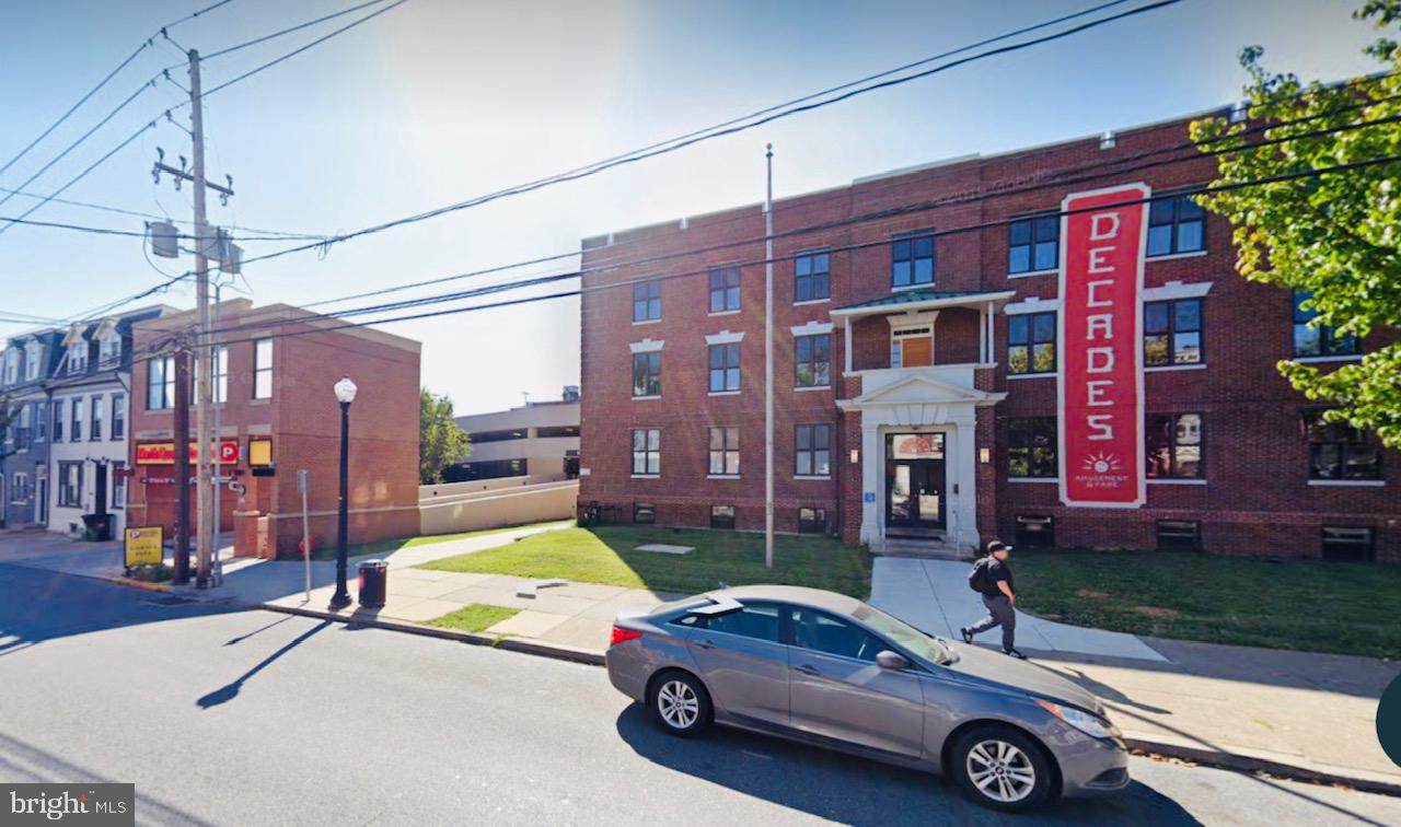 438 Queen Street - Photo 1