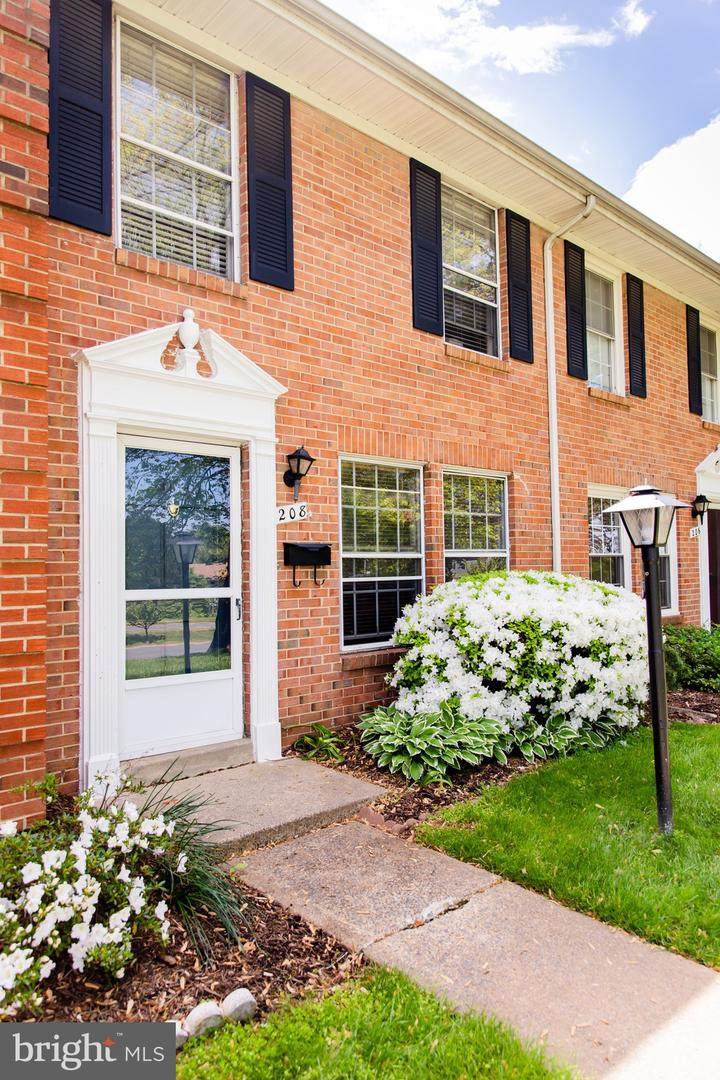 208 Sterling Boulevard - Photo 1