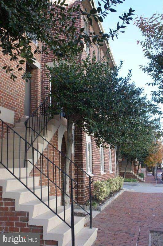 628 Charles Street - Photo 1