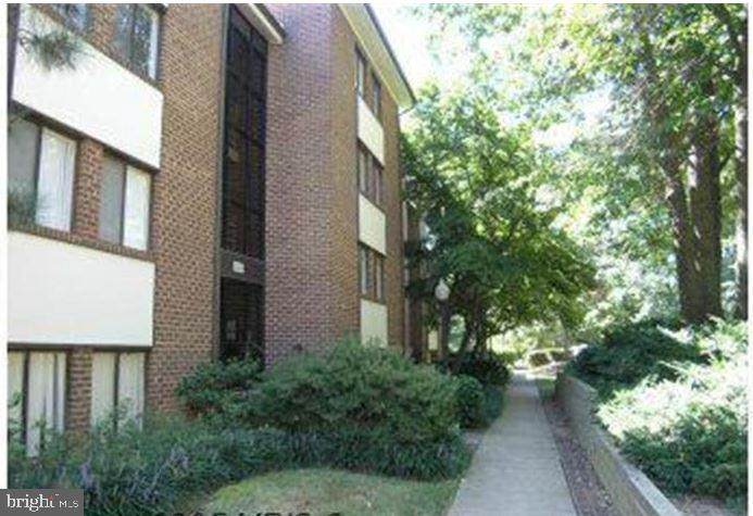 1405 Northgate Square - Photo 1