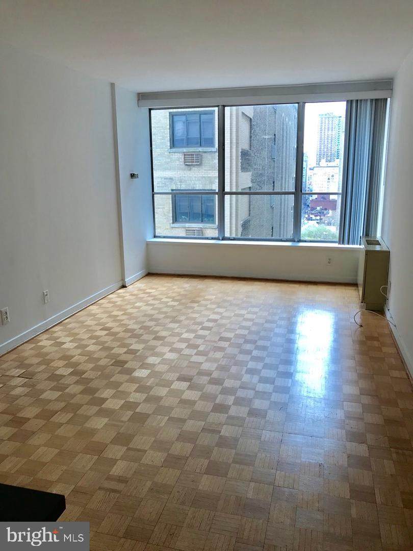 224-30 Rittenhouse Square - Photo 1