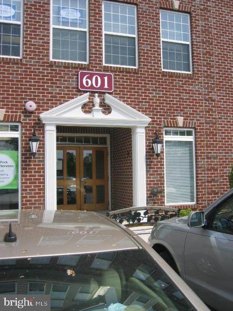 601 7TH Street - Photo 1