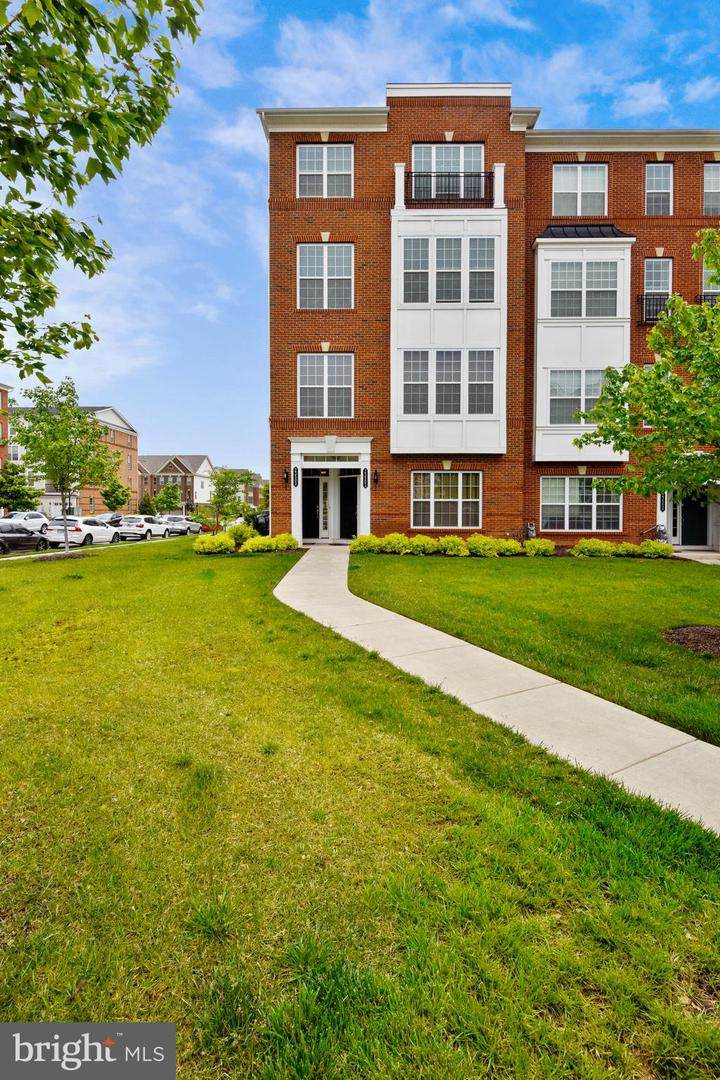23500 Belvoir Woods Terrace - Photo 1 23500 Belvoir Woods Terrace - Photo 1