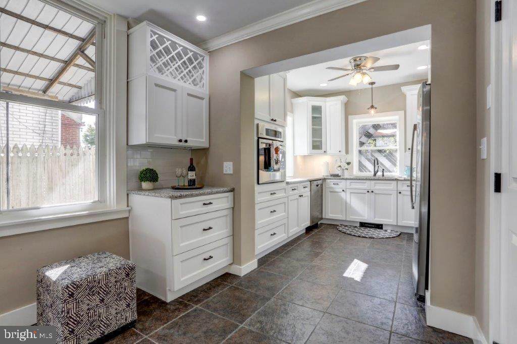 406 Duke Street - Photo 1