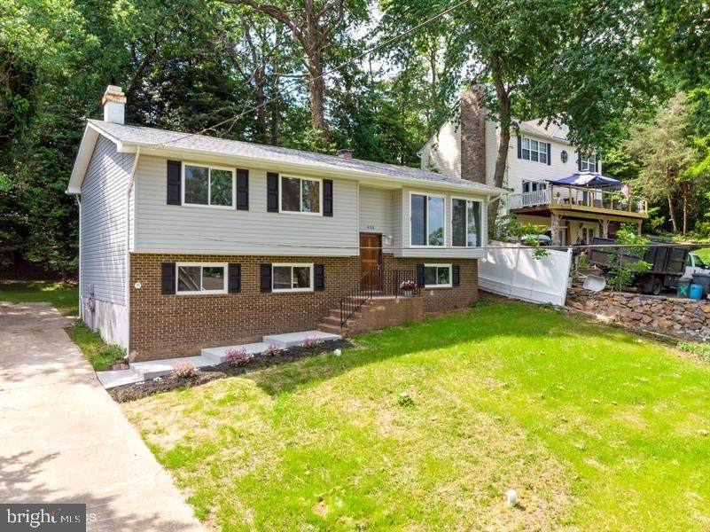 838 Valentine View - Photo 1