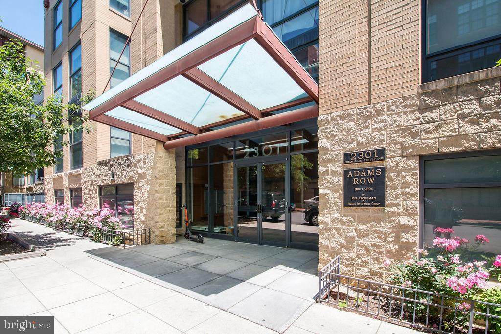 2301 Champlain Street - Photo 1
