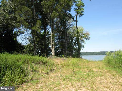 Riverside Drive - Photo 1