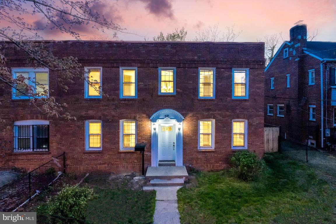 537 Newcomb St - Photo 1