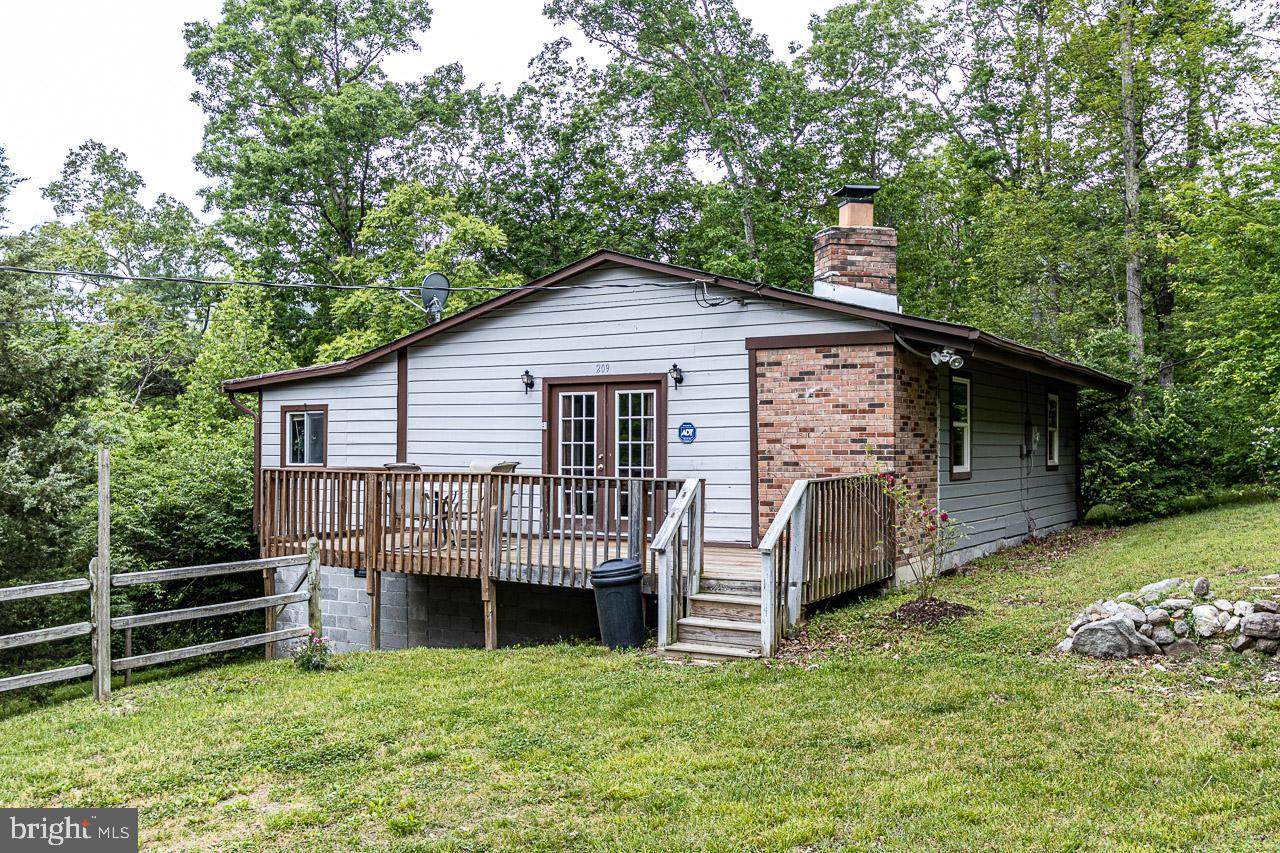 209 Deer Lane - Photo 1