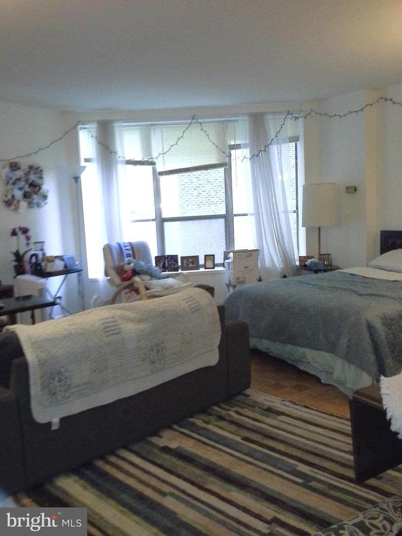 224-30 Rittenhouse Square - Photo 1