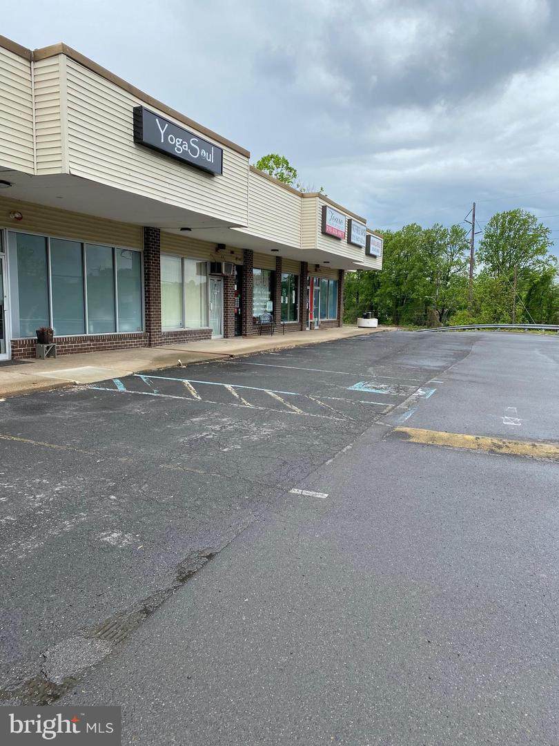 700 Street Road - Photo 1