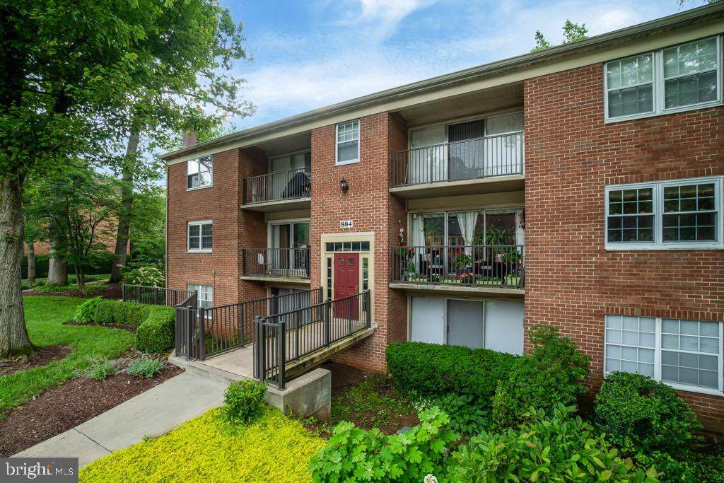 884 College Parkway - Photo 1
