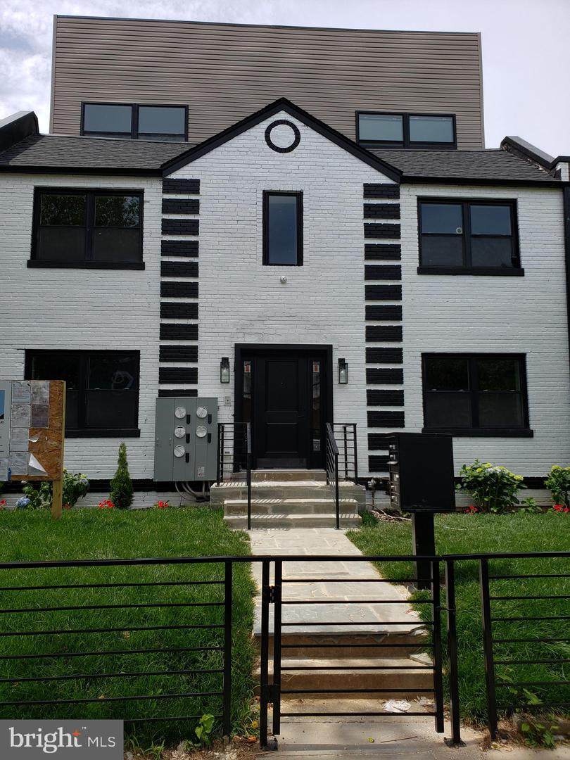 1225 Raum Street - Photo 1