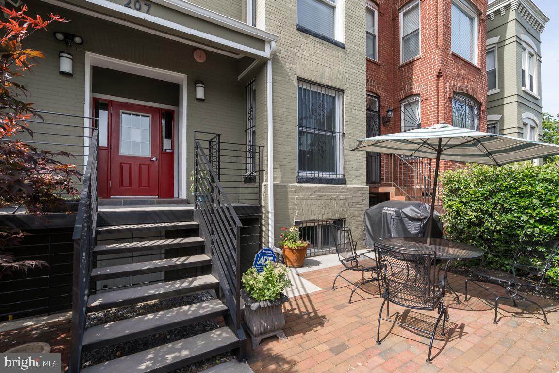 207 R Street - Photo 1