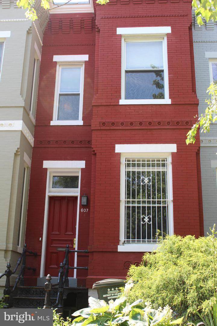 607 G Street - Photo 1