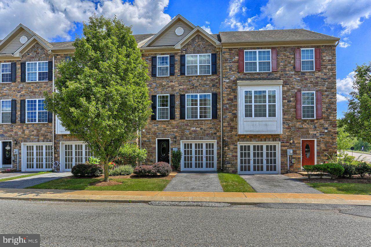 1240 Stonehaven Way - Photo 1