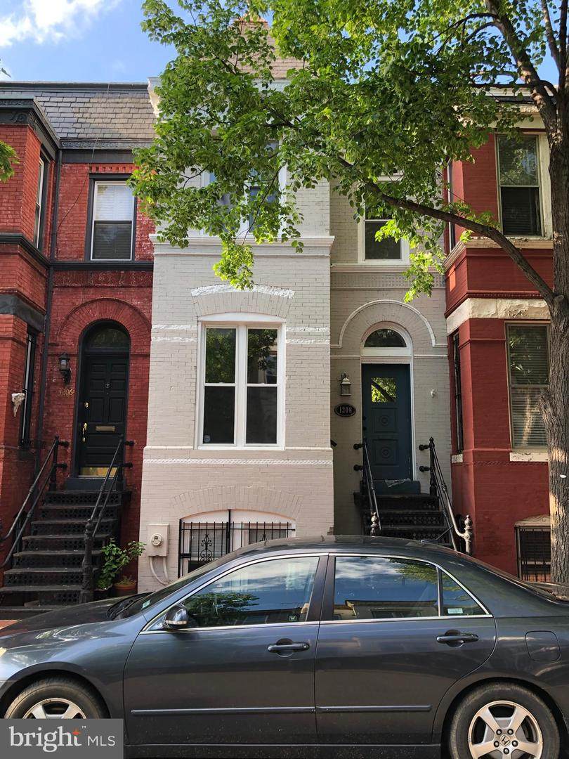 1208 Linden Place - Photo 1