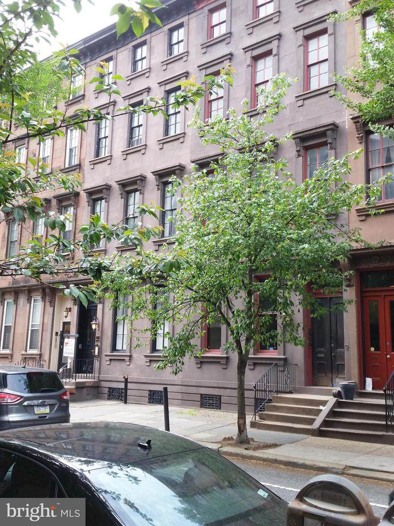 1522 Pine Street - Photo 1