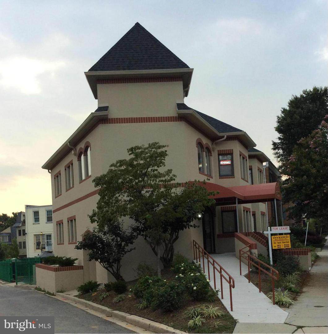 4434 Macarthur Boulevard - Photo 1