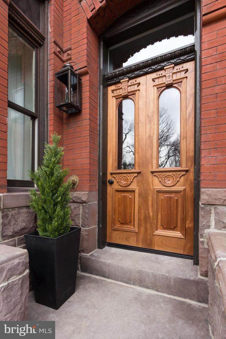 426 C Street - Photo 1