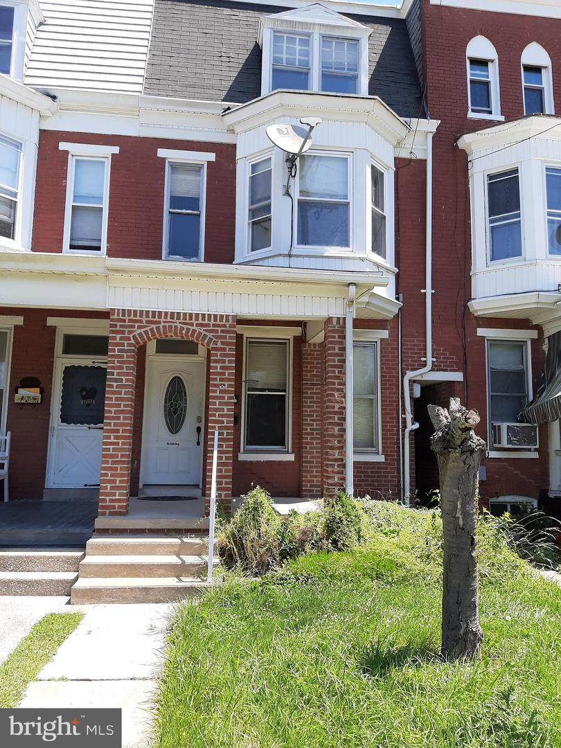 1033 Queen Street - Photo 1