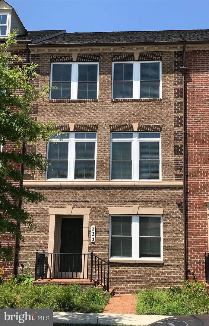 233 Parkview Avenue - Photo 1