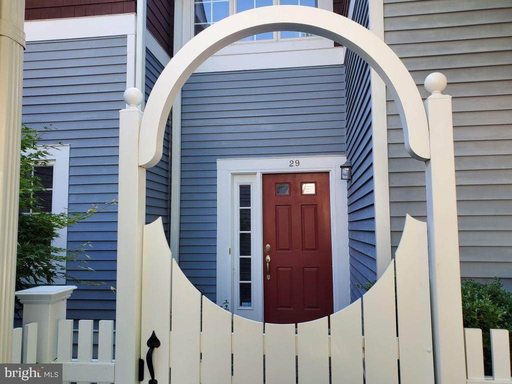 29 Railroad Place - Photo 1