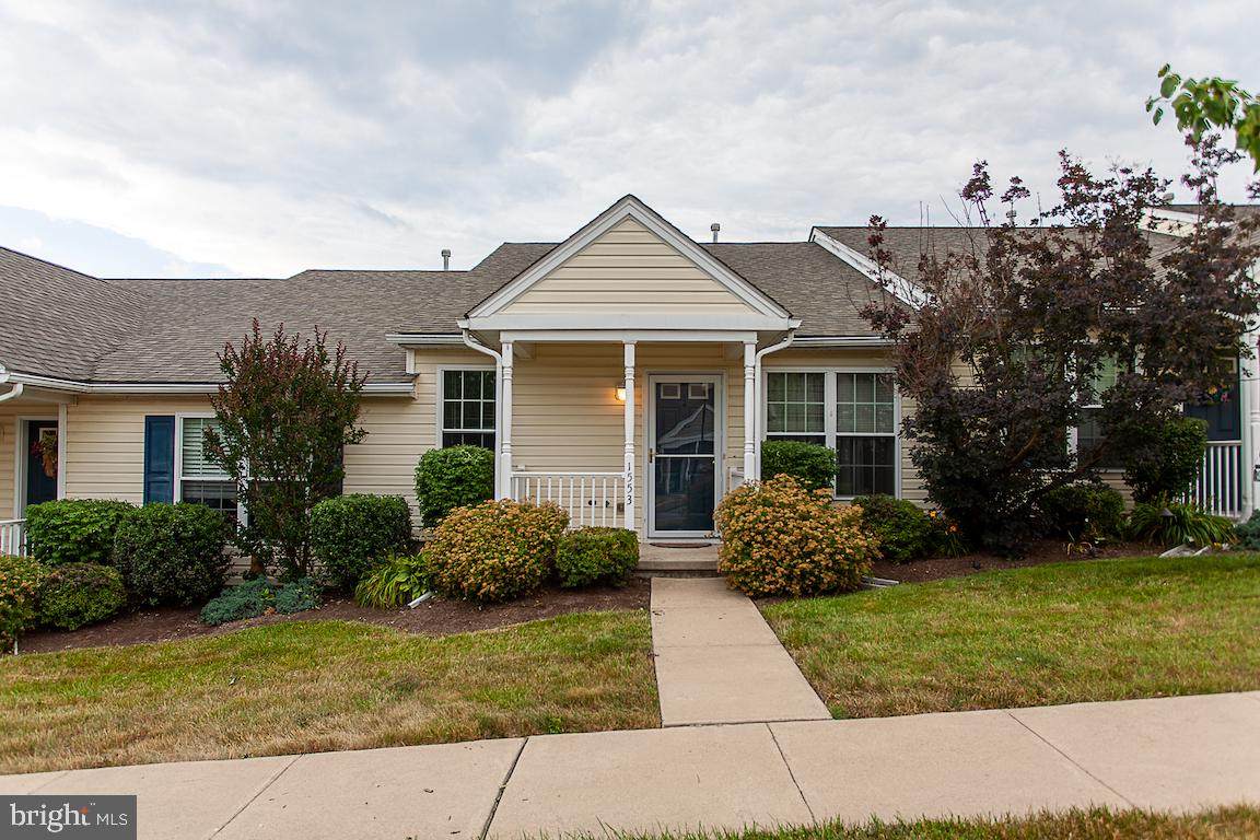 1553 Glasgow Street - Photo 1