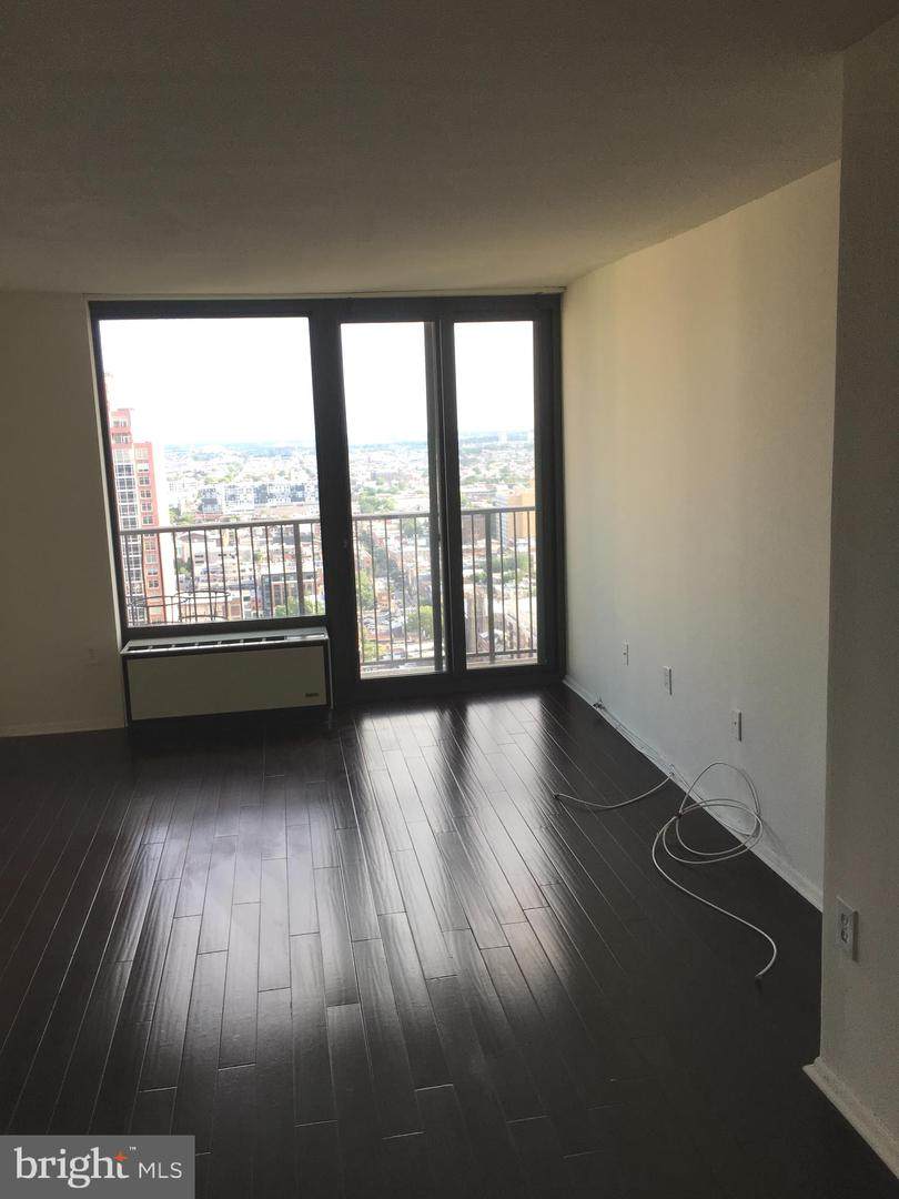 1420 Locust Street - Photo 1