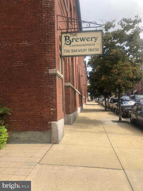 870 28TH Street - Photo 1