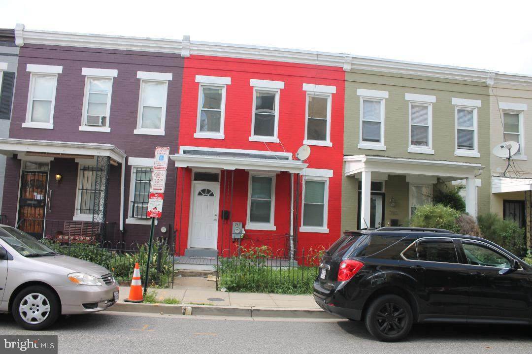 717 Newton Place - Photo 1
