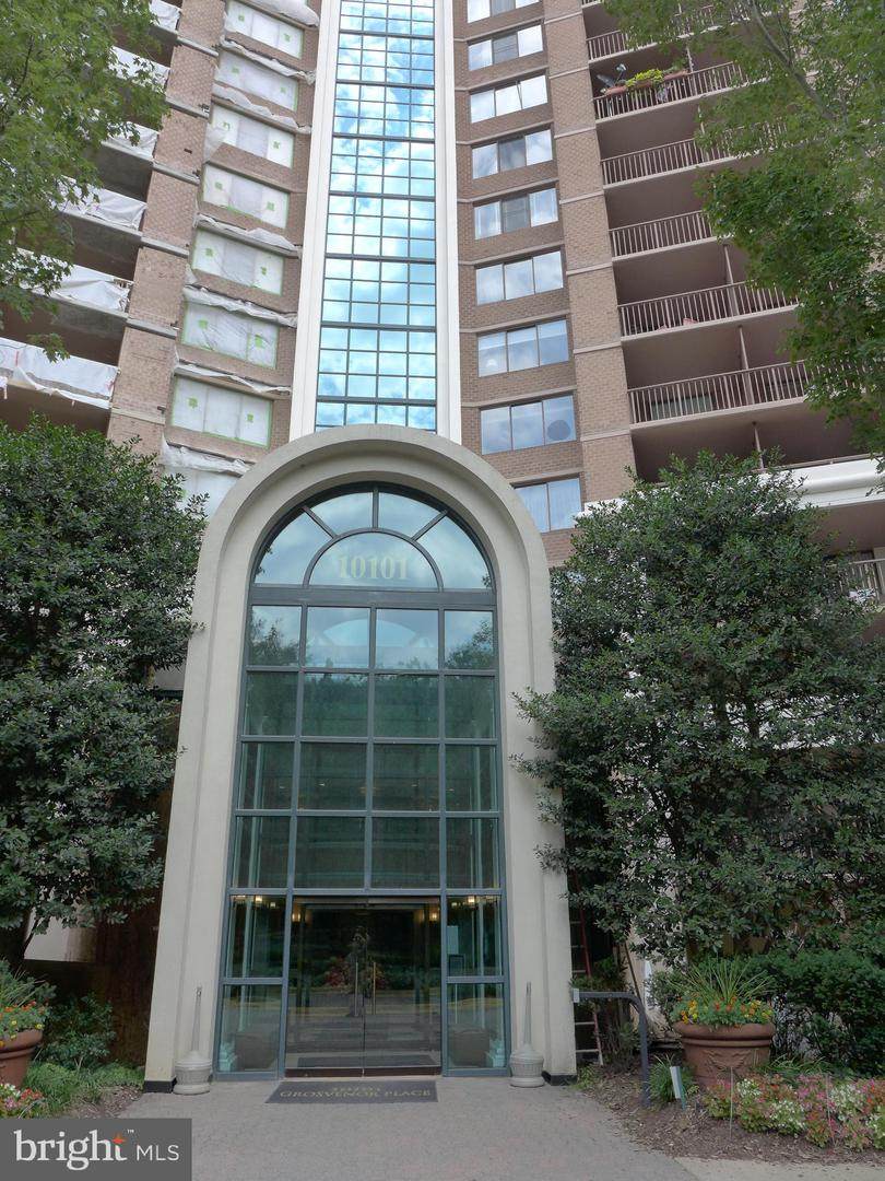 10101 Grosvenor Place - Photo 1