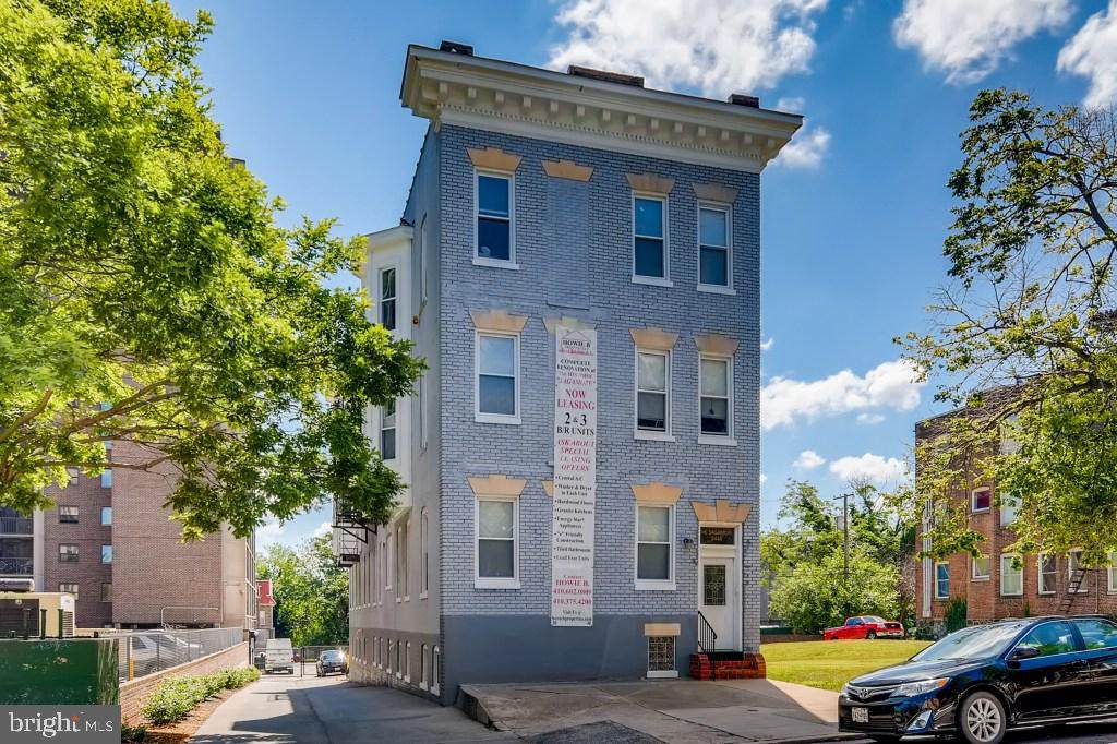 2445 Lakeview Avenue - Photo 1