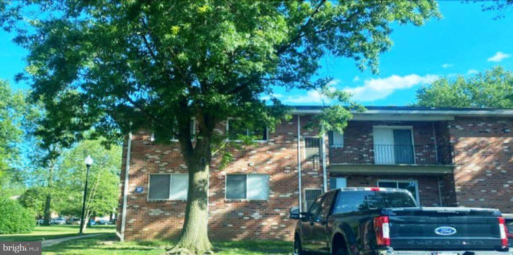 207 Victor Parkway - Photo 1