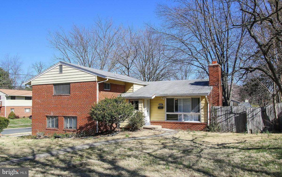 5007 Danbury Court - Photo 1
