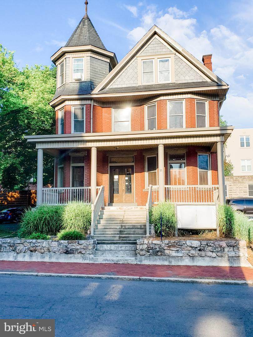 11 Lee Street - Photo 1