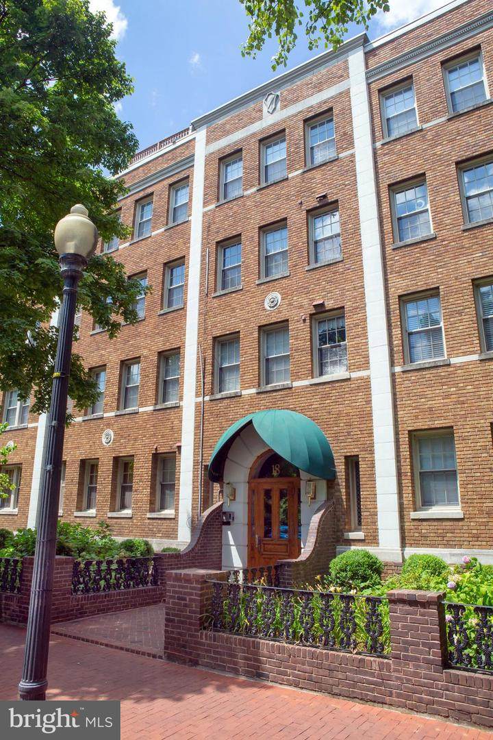 18 9TH Street - Photo 1