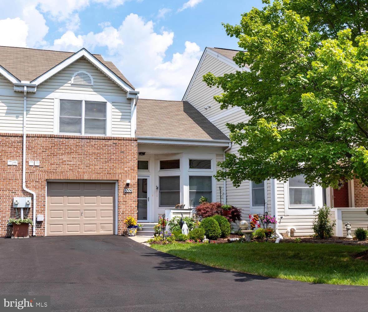 6009 Bridgepointe Drive - Photo 1