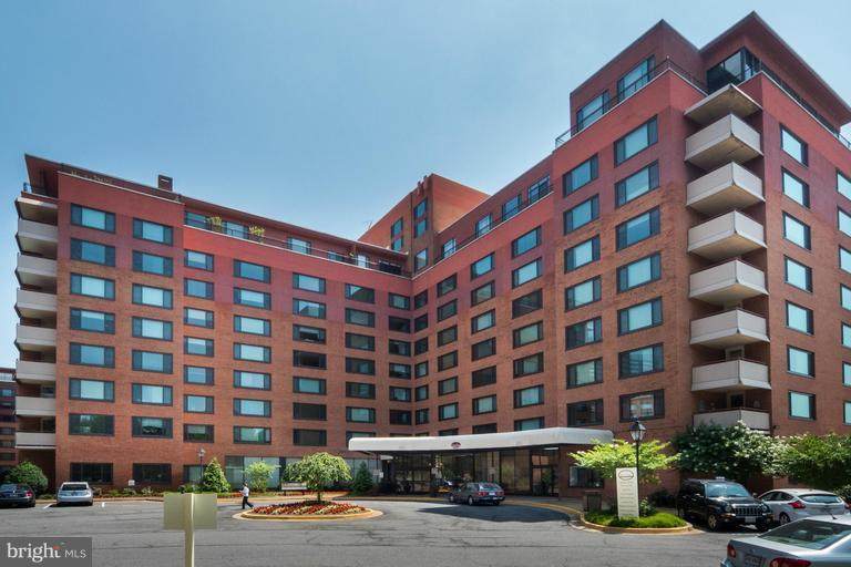 1011 Arlington Boulevard - Photo 1