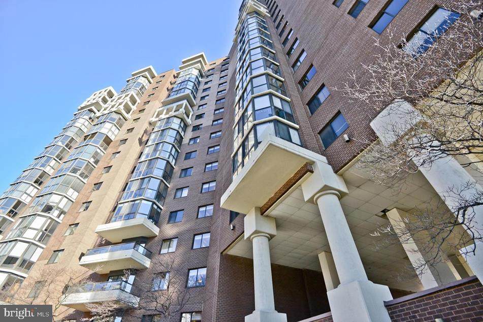 1600 Oak Street - Photo 1