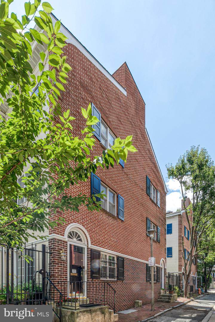 910 Latimer Street - Photo 1