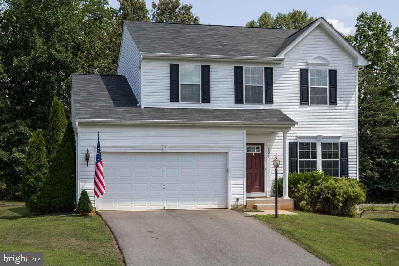 323 Larchmont Circle - Photo 1
