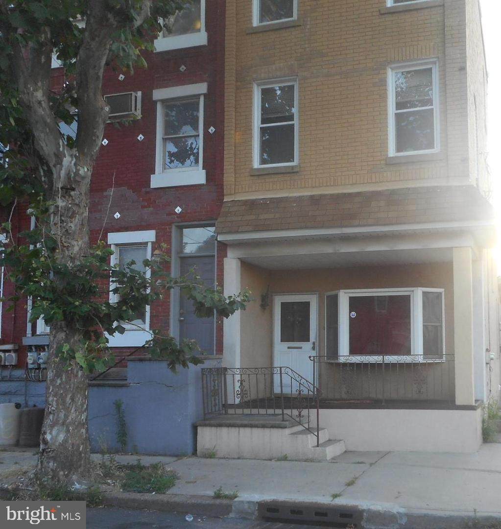 82 Anderson Street - Photo 1