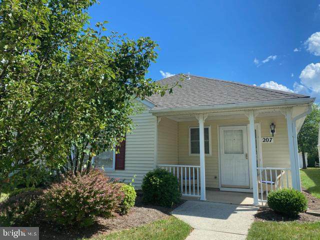 207 Pondview Boulevard - Photo 1