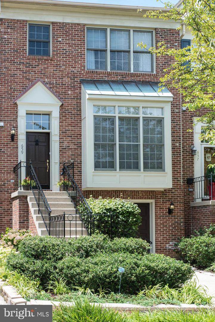 659 Burnside Terrace - Photo 1