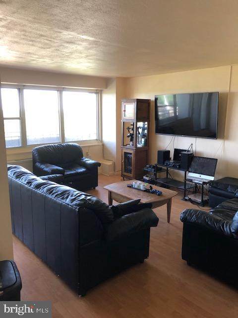 1412-RT 70 E Barclay Towers - Photo 1